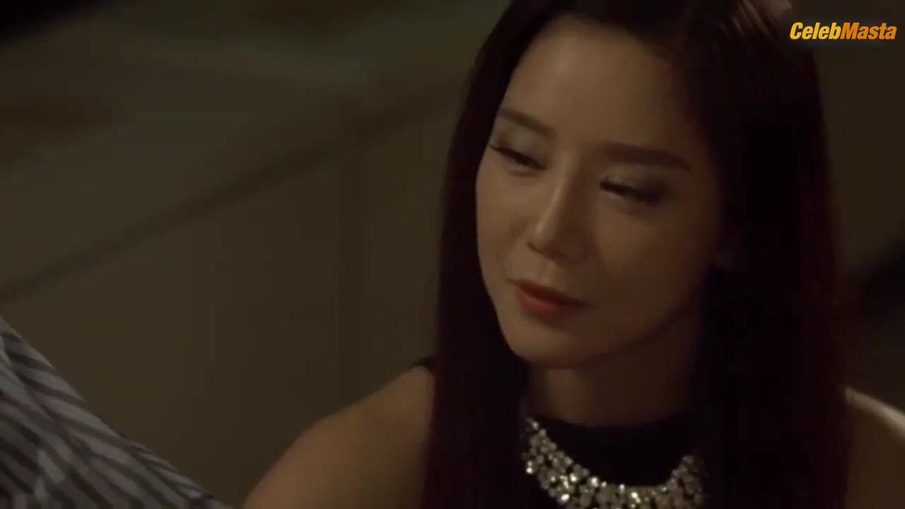 Lee Chae-dam ’s Sexy Scene From Comic Stories - Photo 1 of 5 photo 2