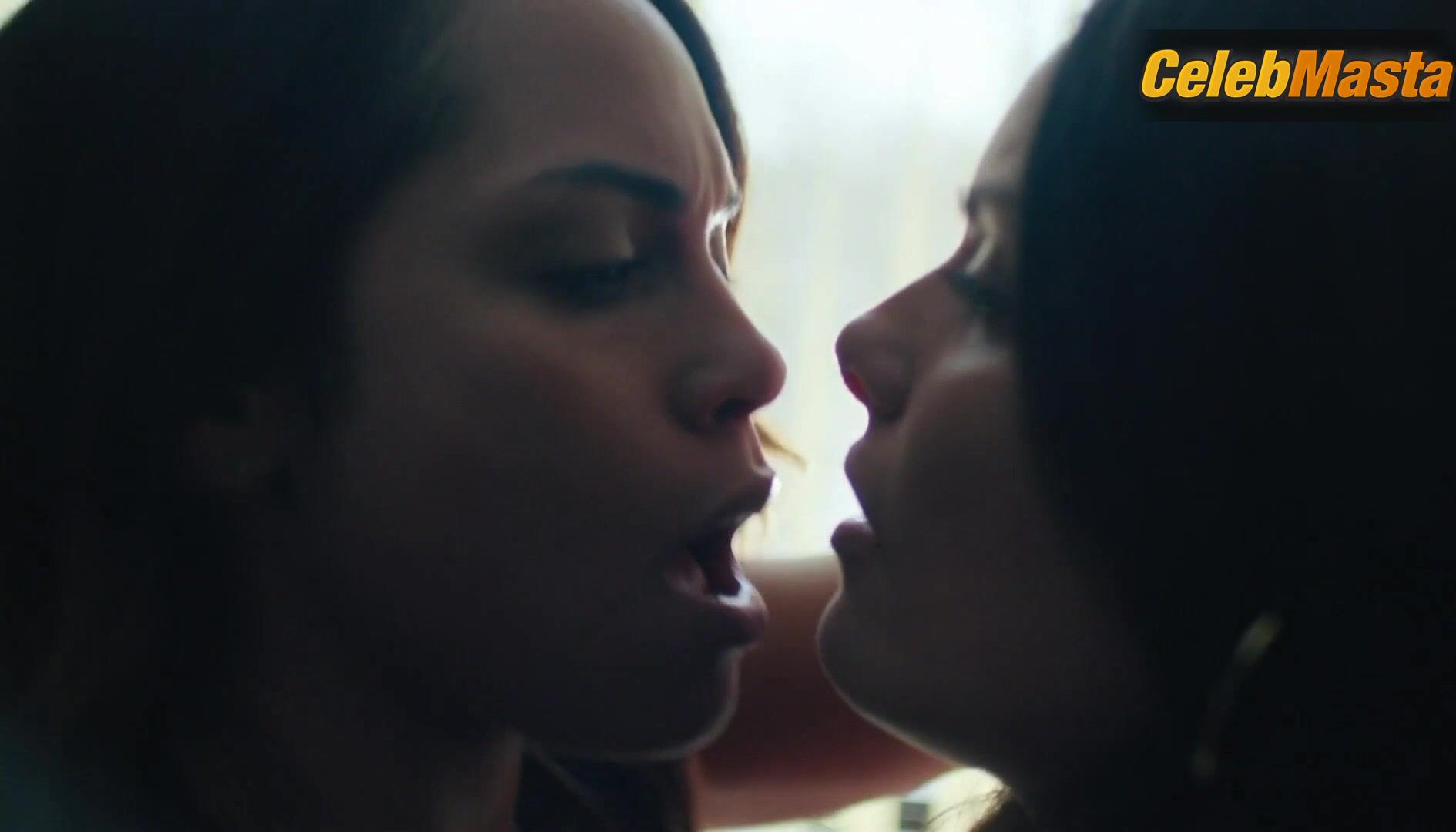 Jordan Lane Price Monica Raymund And ’s Lesbian Scene In - Photo 2 of 5 photo 4