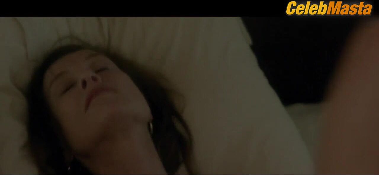 Isabelle Huppert Bares Boobs In Elle Scene - Photo 3 of 5 photo 5