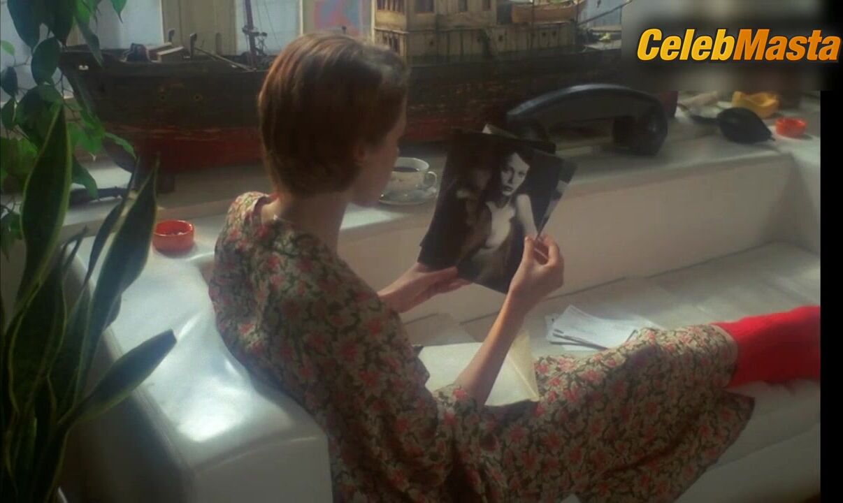 Sylvia Kristel ’s Bush, Boobs Scene In Emmanuelle - Photo 1 of 5 photo 2