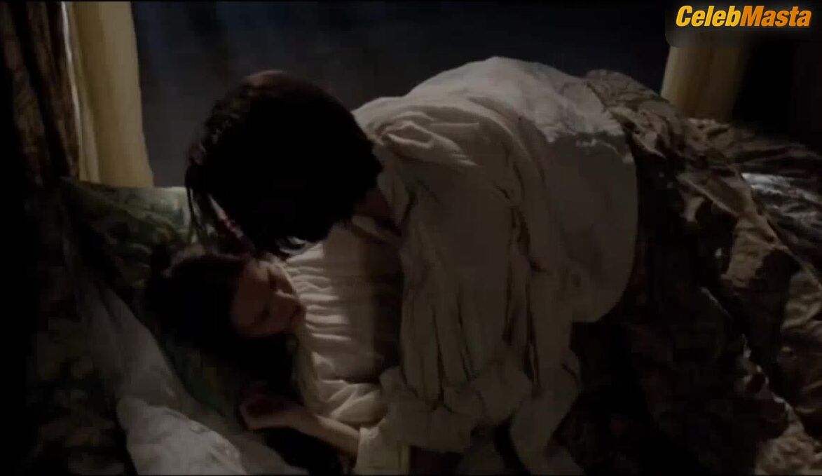 Eleanor Tomlinson ’s Sexy Scene From The White Queen - Photo 2 of 5