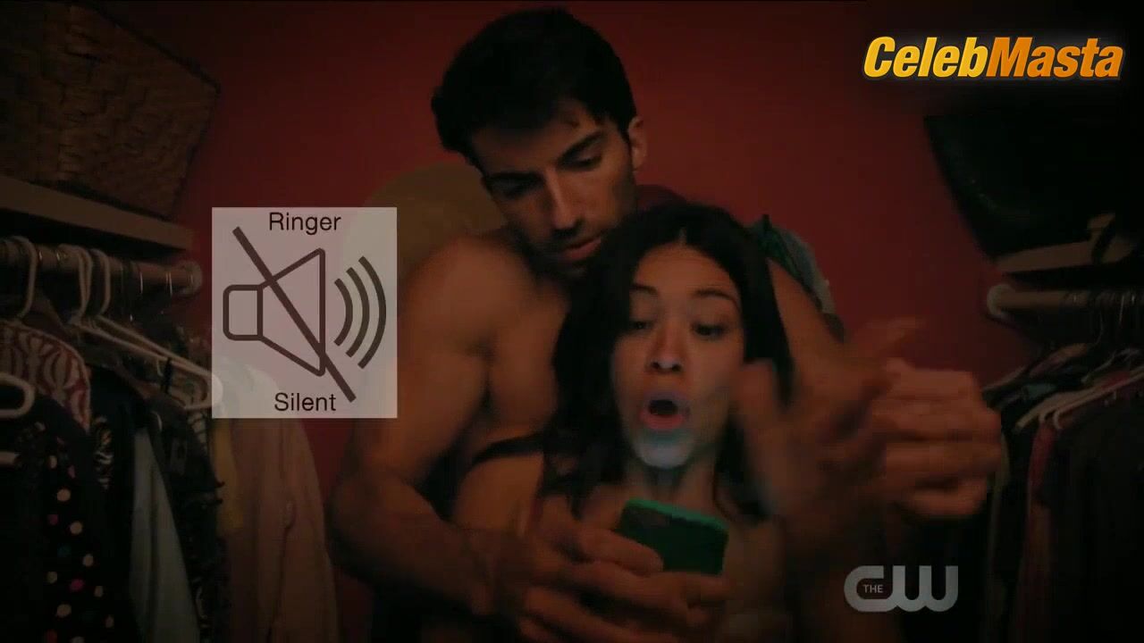 Gina Rodriguez Reveals Underwear Scene In Jane The Virgin - Photo 2 of 5 photo 5