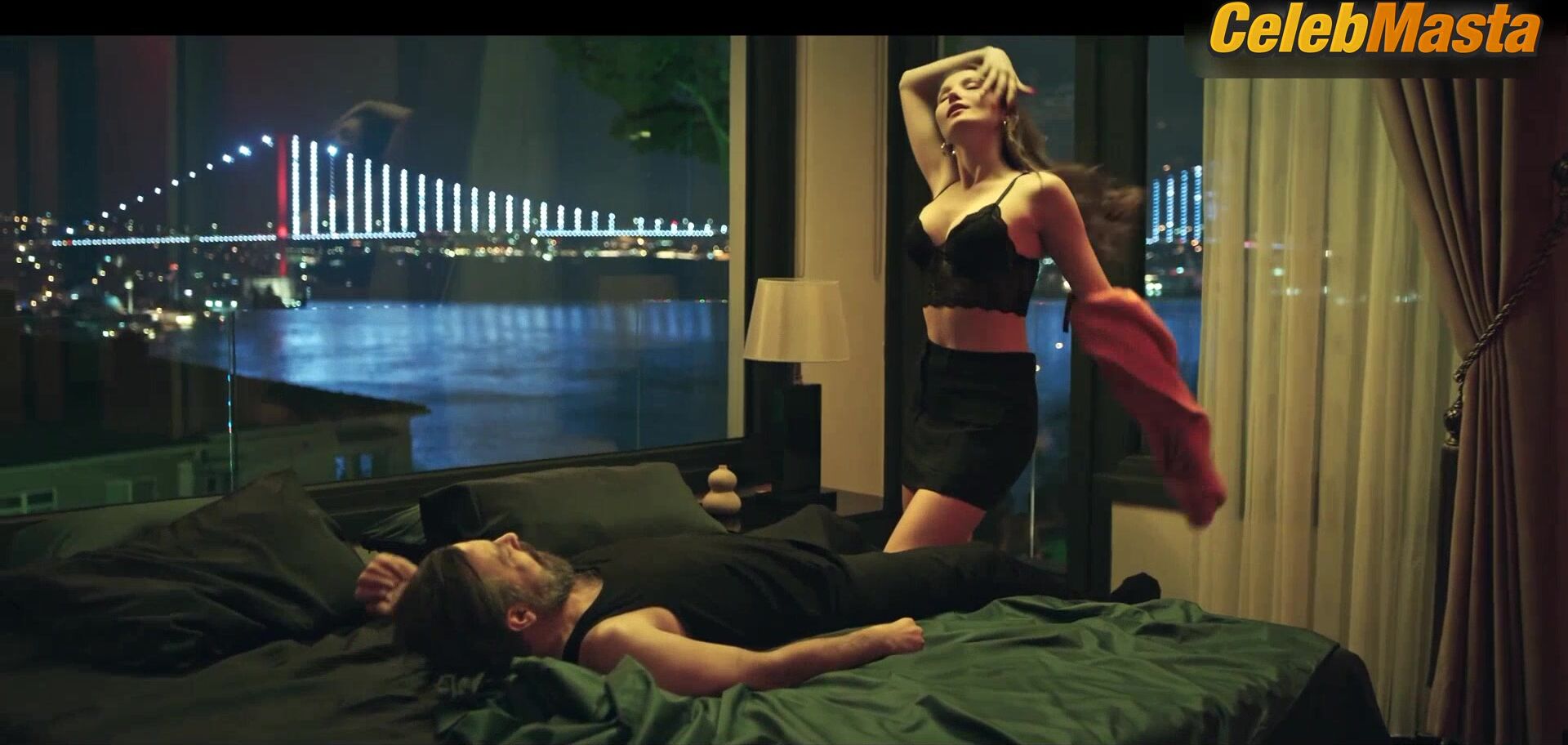 Ilayda Akdogan ’s Hot Scene In 10 Days Of A Bad Man - Photo 1 of 5