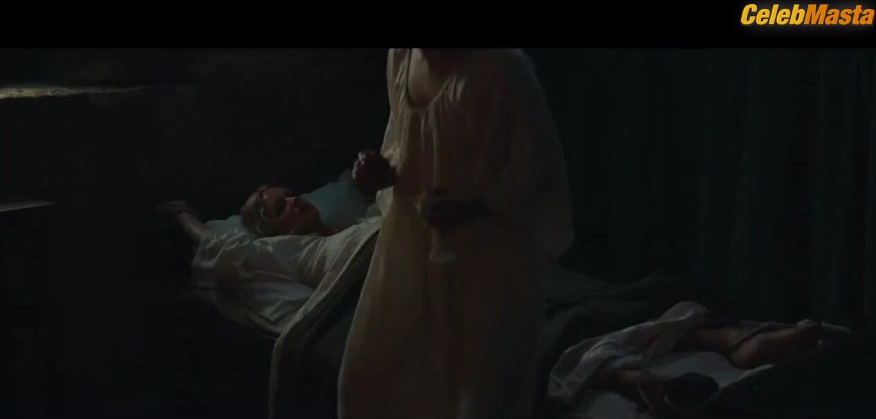 Daphne Patakia Virginie Efira And ’s Lesbian, Booty - Photo 2 of 5