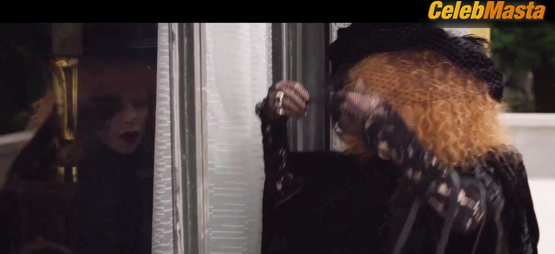Isabelle Huppert Nadia Tereszkiewicz And Sexy Scene From The - Photo 3 of 5 photo 2