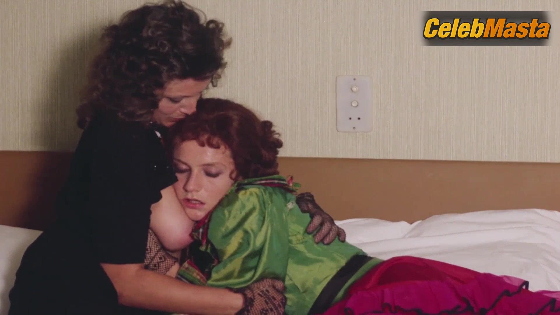 Isabelle Huppert Silvia Nebbia And Lesbian, Booty Scene From - Photo 5 of 5