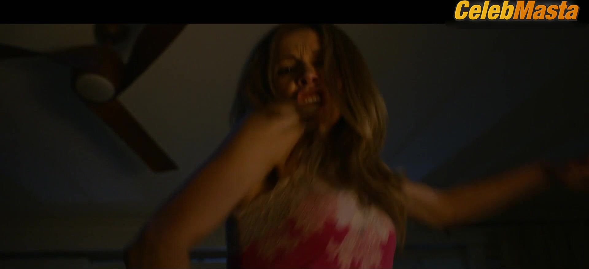 Lauren Lapkus Sarah Chalke And Sexy Scene From The Wrong - Photo 3 of 5 photo 2