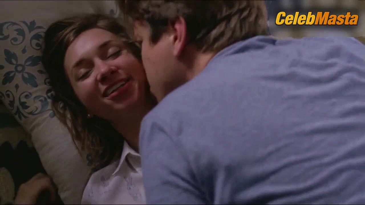 Lauren Lapkus Tits Scene From Crashing - Photo 1 of 5