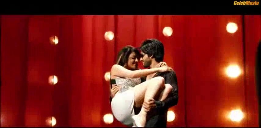 Kajal Agarwal Ass, Boobs Scene From Dhada - Photo 1 of 5 photo 4