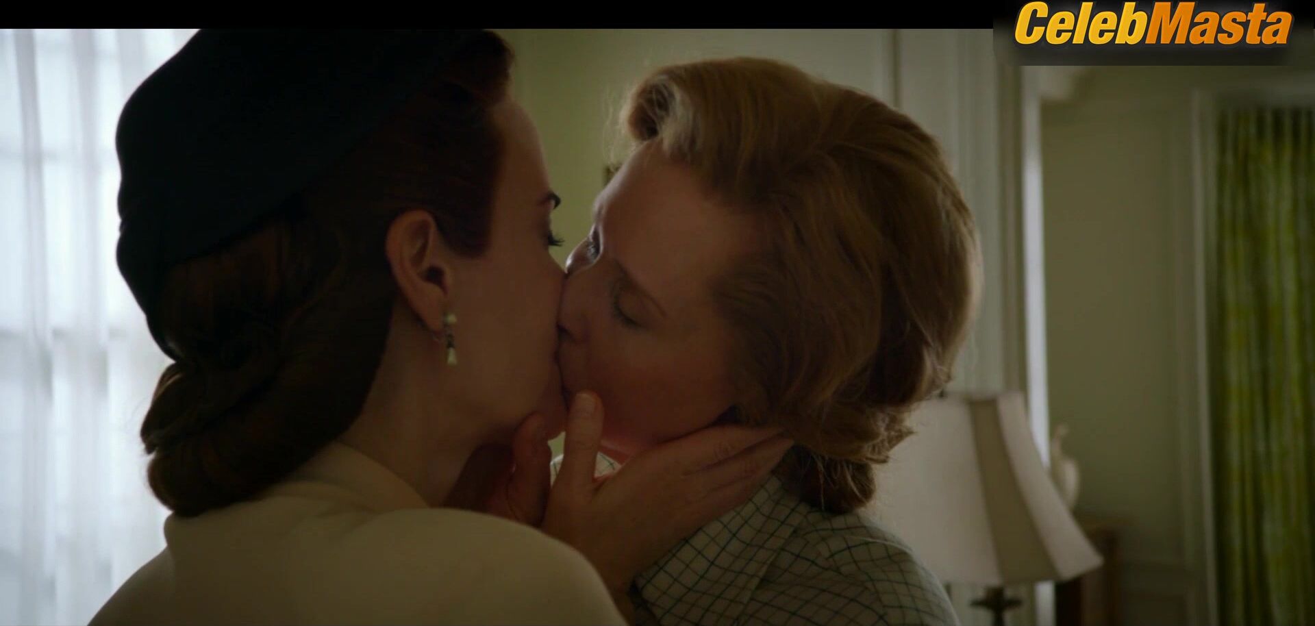 Cynthia Nixon And Sarah Paulson Share Lesbian Scene In - Photo 1 of 5