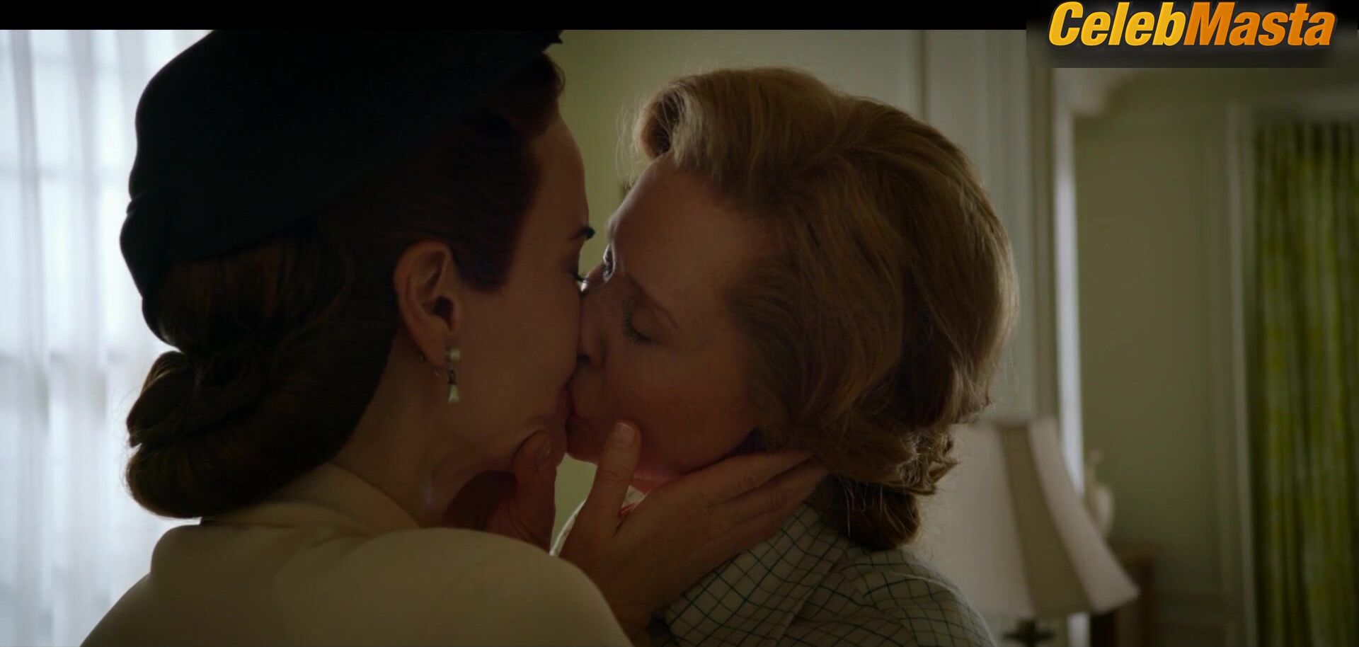 Cynthia Nixon And Sarah Paulson Share Lesbian Scene In - Photo 1 of 5 photo 2