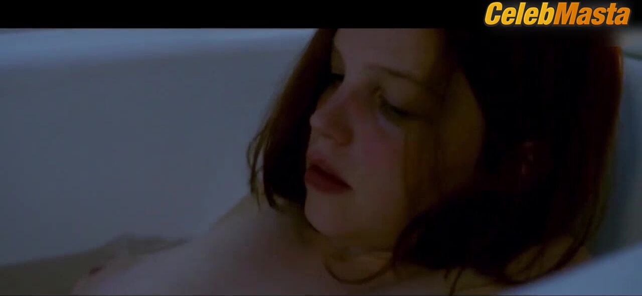 Solene Rigot Tits Scene From Orphan - Photo 2 of 5 photo 4