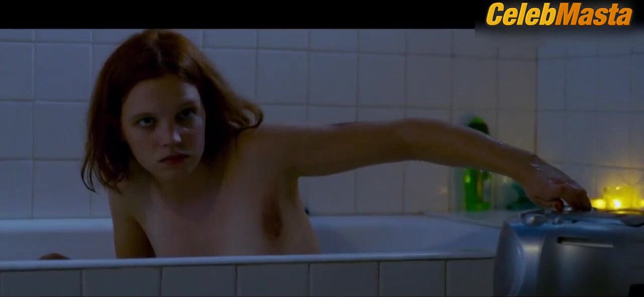 Solene Rigot Tits Scene From Orphan - Photo 2 of 5 photo 5