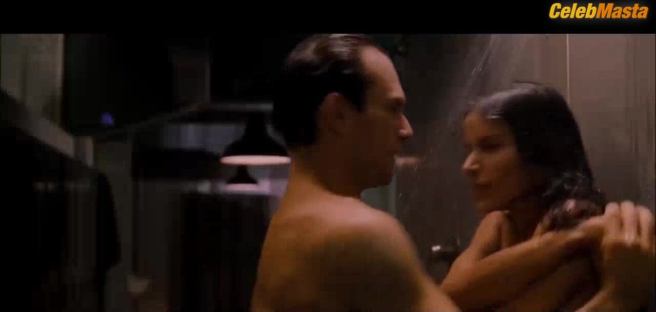 Patricia Velasquez ’s Sexy Scene From Mindhunters - Photo 2 of 5 photo 1