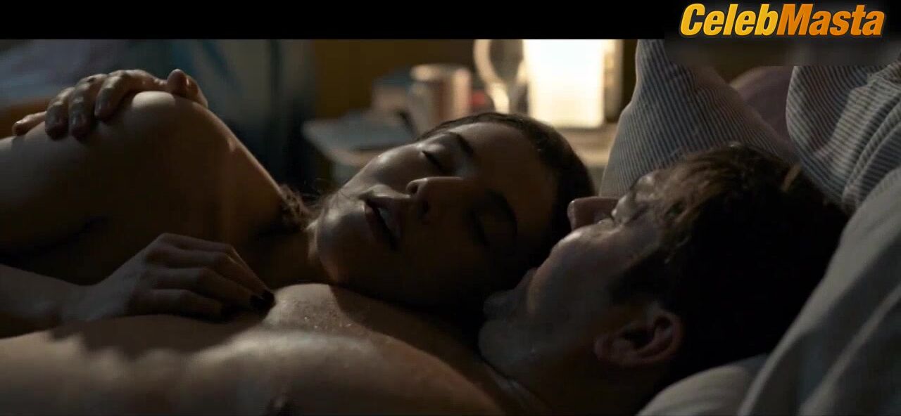 Charlie Murphy ’s Sexy Scene From The Foreigner - Photo 2 of 5 photo 1