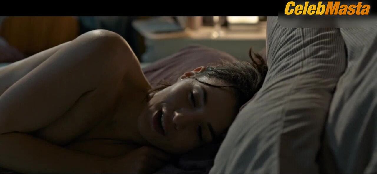 Charlie Murphy ’s Sexy Scene From The Foreigner - Photo 2 of 5