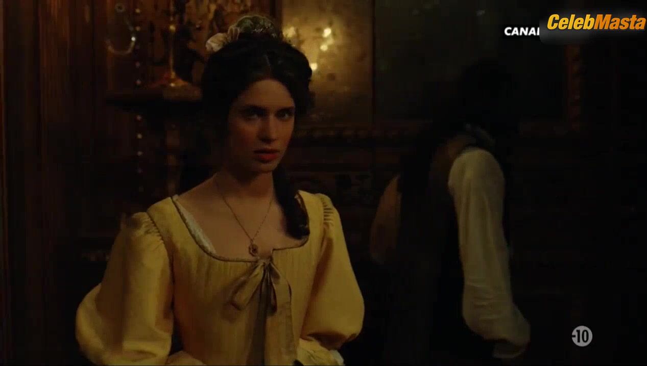 Daphne Patakia ’s Ass, Tits Scene In Versailles - Photo 1 of 5