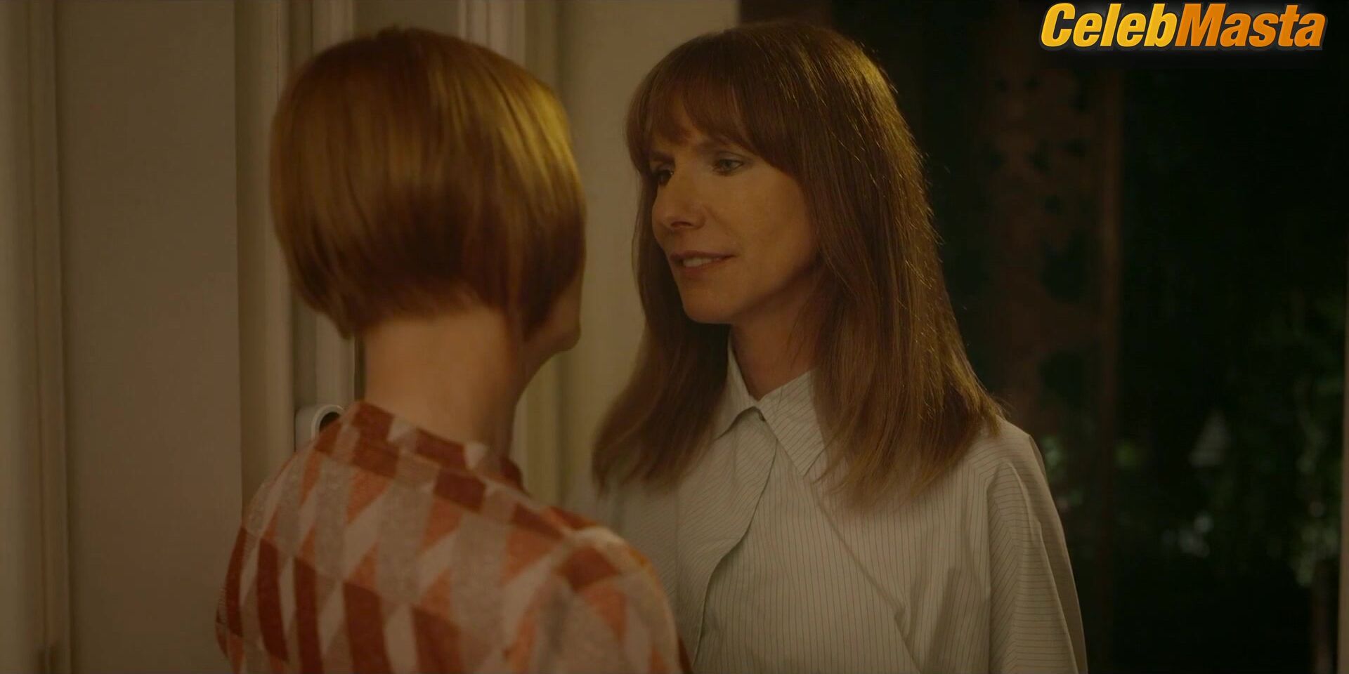 Cynthia Nixon And Dolly Wells Share A Lesbian Scene In And - Photo 2 of 5