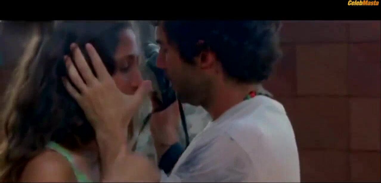 Camila Pitanga Boobs Scene In Eu Receberia As Piores - Photo 1 of 5 photo 5