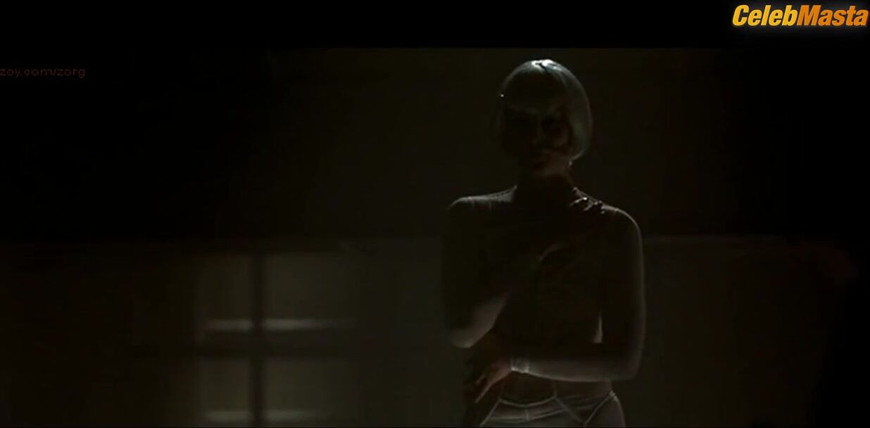 Emmanuelle Seigner Tits Scene From Corps A Corps - Photo 2 of 5 photo 1