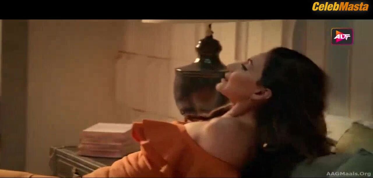 Amika Shail Navina Bole, Riya Sen, , Nikita Ghag And - Photo 3 of 5 photo 1