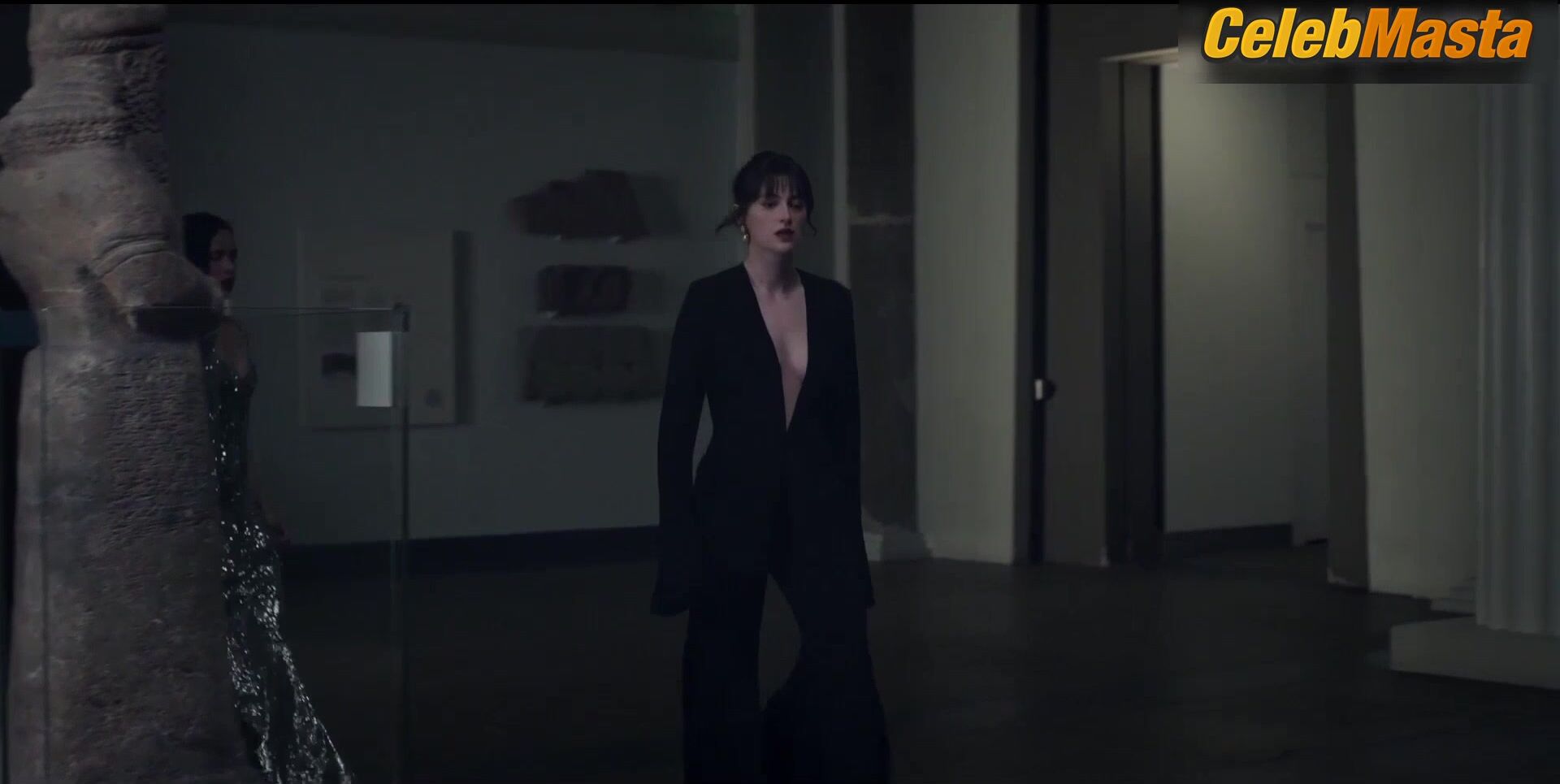 Gugu Mbatha-raw Millie Brady And ’s Tits Scene In - Photo 2 of 5
