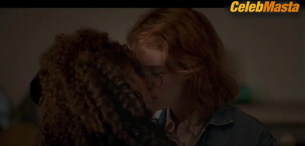 Gugu Mbatha-raw Mackenzie Davis And ’s Lesbian - Photo 3 of 5 photo 1