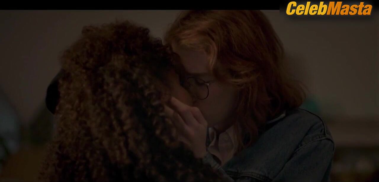 Gugu Mbatha-raw Mackenzie Davis And ’s Lesbian - Photo 3 of 5 photo 2