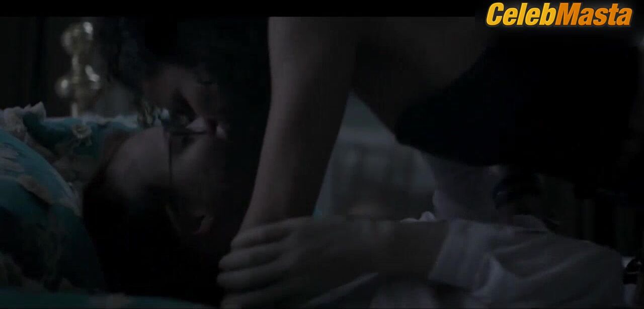 Gugu Mbatha-raw Mackenzie Davis And ’s Lesbian - Photo 3 of 5 photo 4