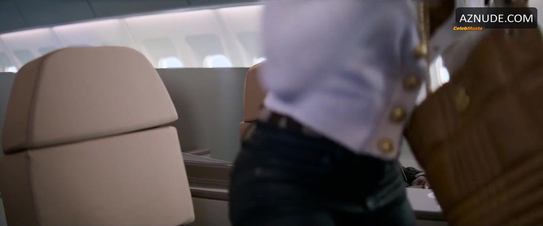 Gugu Mbatha-raw Bares Butt In Lift Scene - Photo 3 of 5 photo 2