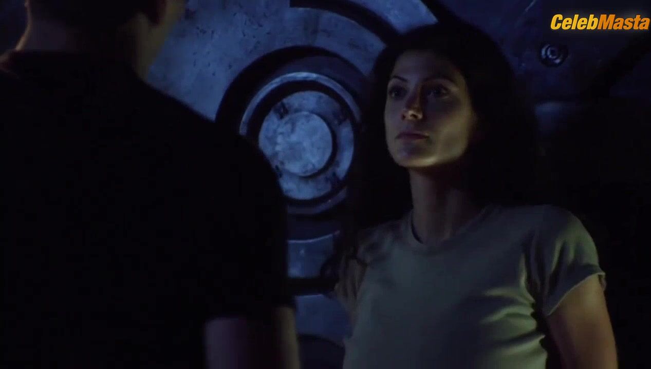 Julia Benson Hot Scene In Stargate Universe - Photo 2 of 5 photo 5