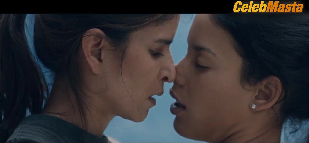 Danay Garcia Patricia Velasquez And Lesbian, Swimsuit - Photo 1 of 5 photo 4