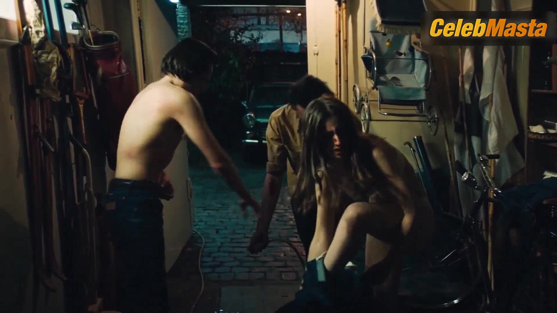 Maria Valverde ’s Booty, Tits Scene In Arana - Photo 1 of 5