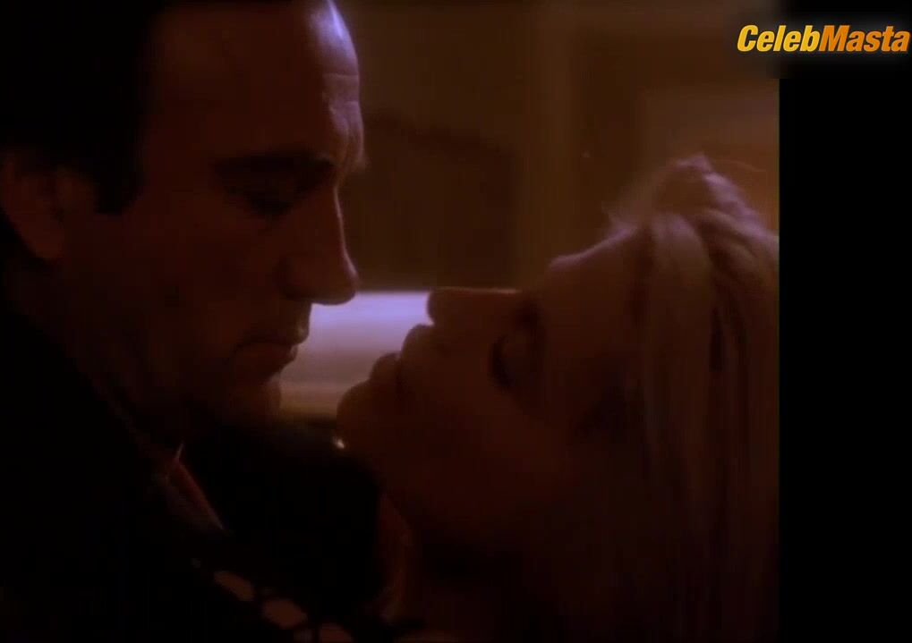 Linda Hamilton ’s Tits Scene From Separate Lives - Photo 2 of 5 photo 4