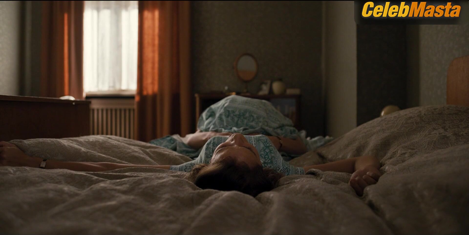 Antje Traue Luise Heyer And ’s Lesbian Scene From - Photo 1 of 5