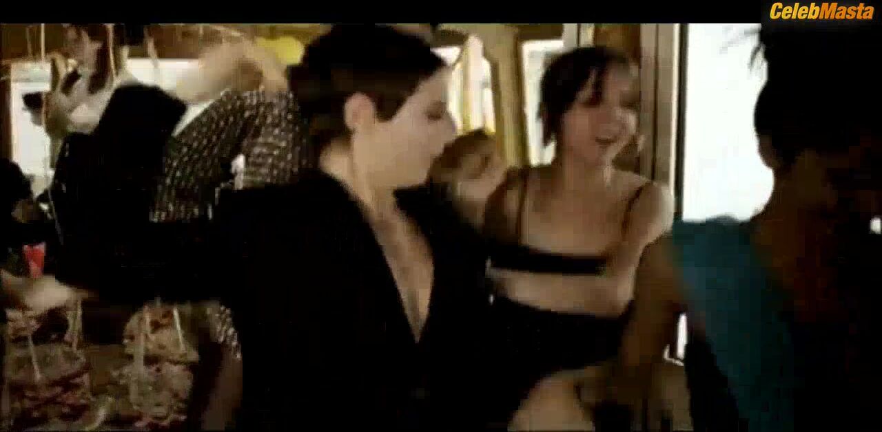 Cecile De France ’s Sexy Scene From Russian Dolls - Photo 3 of 5 photo 4