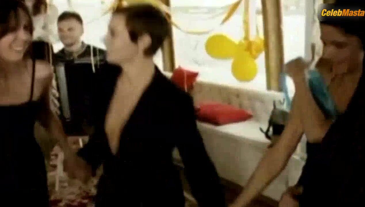 Cecile De France ’s Sexy Scene From Russian Dolls - Photo 3 of 5 photo 5