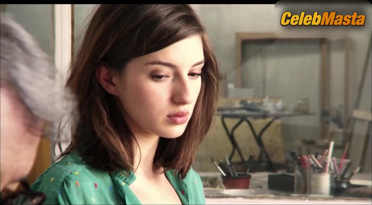Maria Valverde ’s Tits Scene From Madrid, 1987 - Photo 2 of 5 photo 4