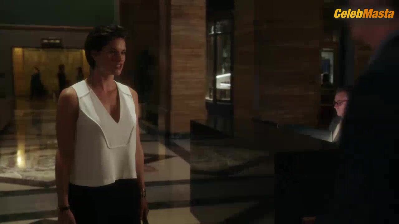 Missy Peregrym ’s Sexy Scene From Ten Days In The - Photo 3 of 5 photo 5