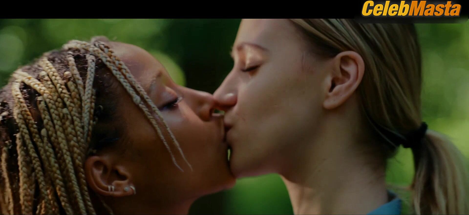 Amandla Stenberg And Maria Bakalova’s Lesbian Scene - Photo 2 of 5