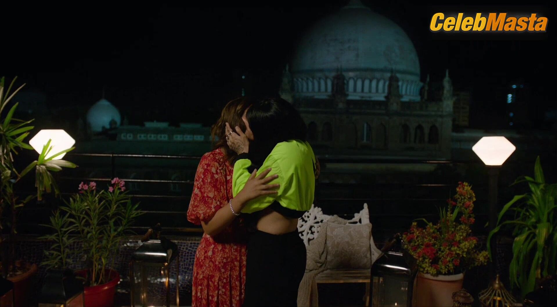 Gurbani Judge Lisa Ray And Gurbani’s Lesbian Scene - Photo 1 of 5