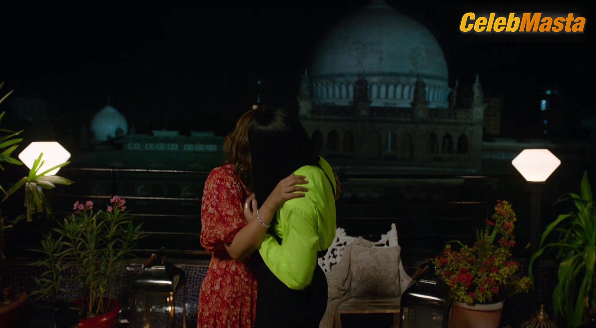 Gurbani Judge Lisa Ray And Gurbani’s Lesbian Scene - Photo 1 of 5 photo 2