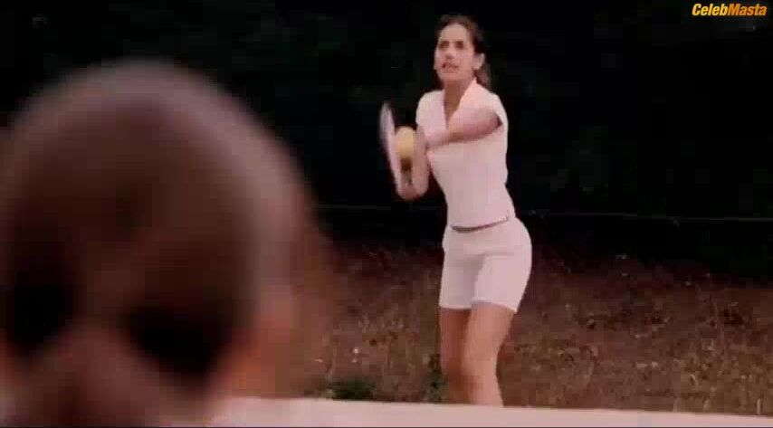 Lisa Ray Lesbian And Butt Scene From I Can’t - Photo 1 of 5