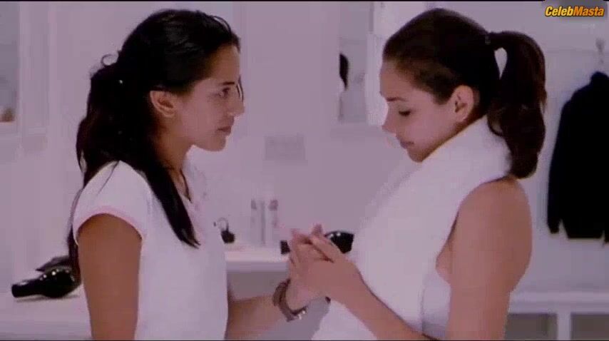 Lisa Ray Lesbian And Butt Scene From I Can’t - Photo 1 of 5 photo 2