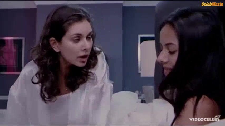 Lisa Ray Lesbian And Butt Scene From I Can’t - Photo 1 of 5 photo 5