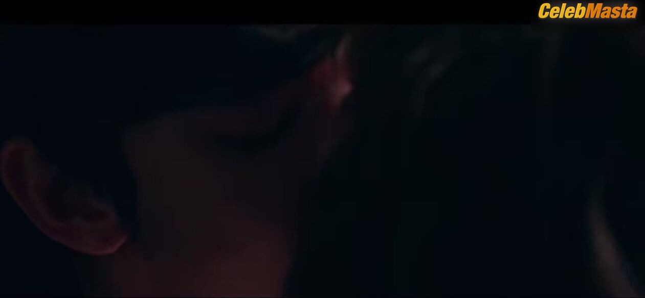 Hwang Se-on Boobs, Underwear Scene In One Ordinary Day - Photo 1 of 5