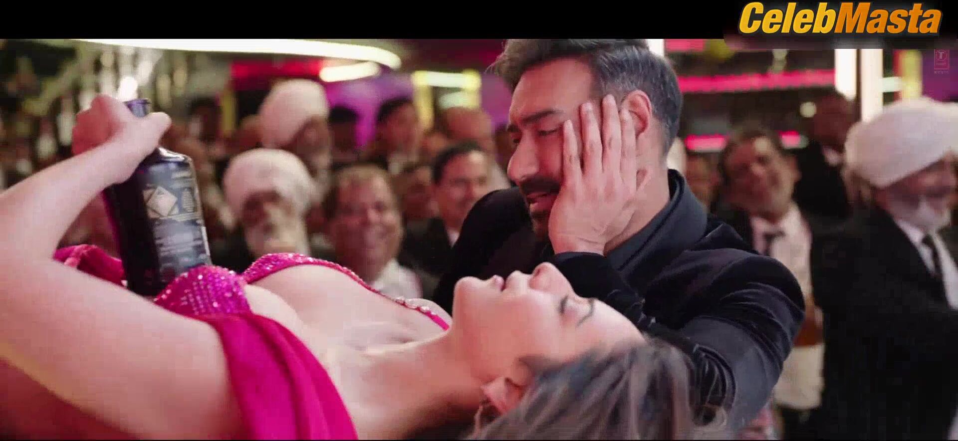 Rakul Preet Singh Tits Scene From De De Pyaar De 2 - Photo 2 of 5
