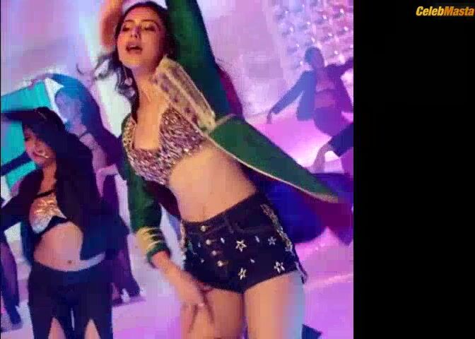 Rakul Preet Singh ’s Tits Scene From De De Pyar De - Photo 2 of 5