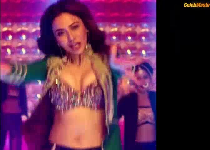 Rakul Preet Singh ’s Tits Scene From De De Pyar De - Photo 2 of 5 photo 5