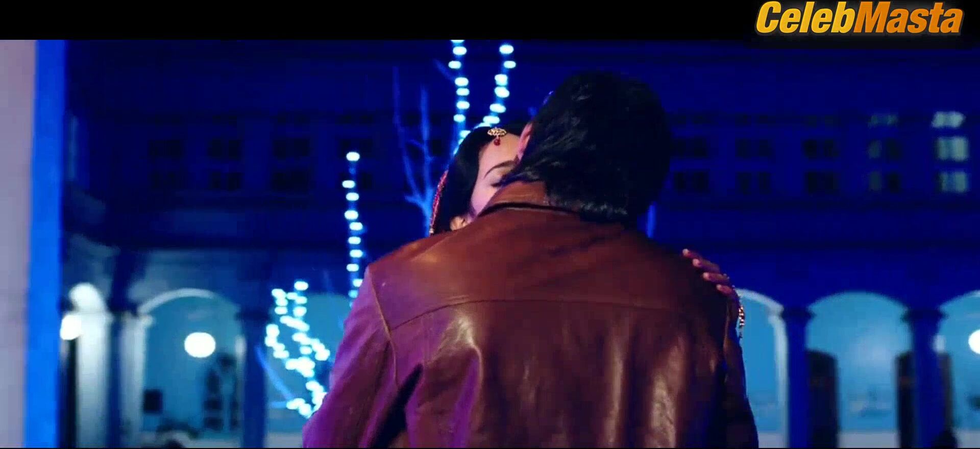 Rakul Preet Singh ’s Sexy Scene From Yaariyan - Photo 2 of 5